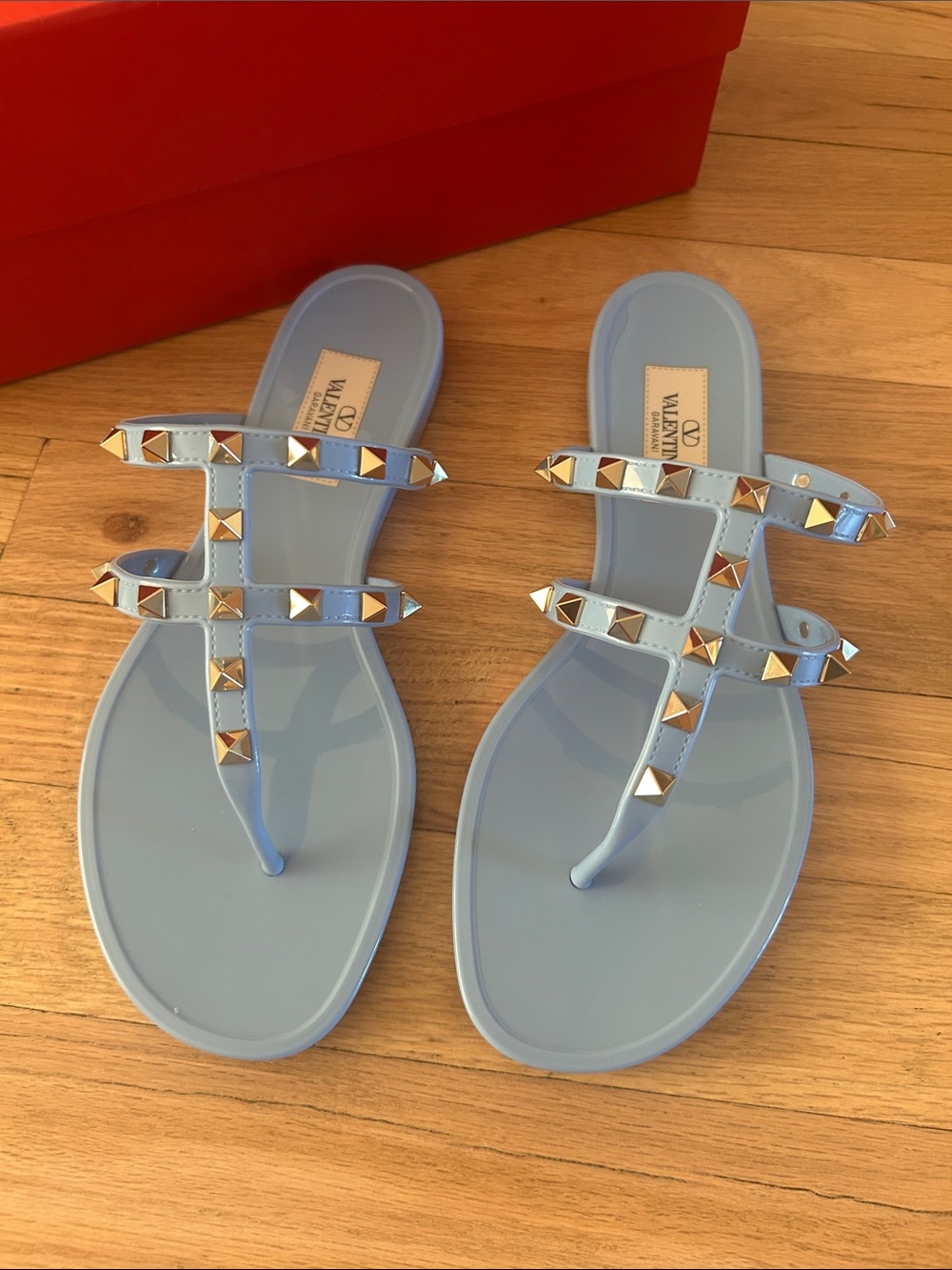Brand New Valentino Garavani Light Blue Rockstud Jelly Thong Sandals - Picture 4 of 11